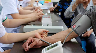邦爾骨科“走企業(yè)、進社區(qū)、送健康”大型公益服務(wù)活動來到百妙社區(qū)